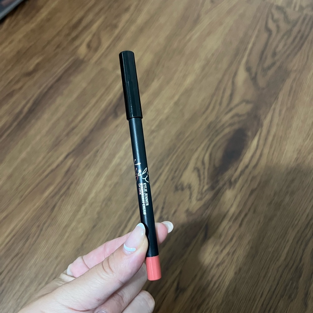 Kylie Cosmetics Strawberry Cream Lip Liner